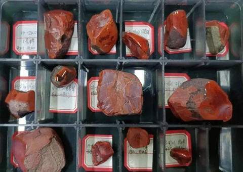 1.01亿元成交！！！天下首宗 “南红玛瑙” 矿权拍卖落槌