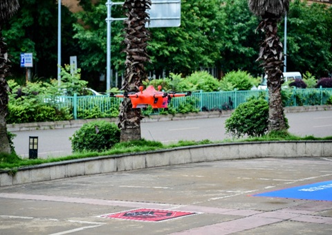 发力低空物流，，，重庆打造“场景先行—能力配套—生态成型”模式 山城“空中快递员”常态化起航